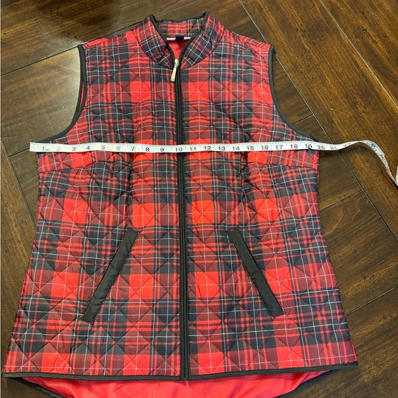 Women’s Quilted Vest - Picture 4 of 7